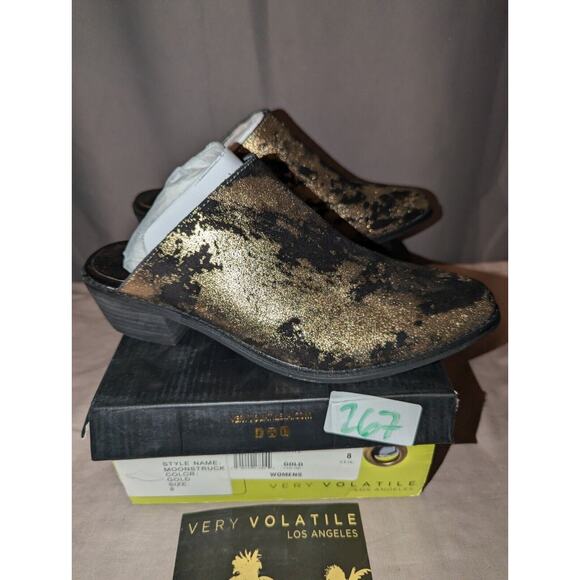 Very Volatile Woman’s Size 8 Black Gold Leather Mule Booties Brand New In Box - Picture 5 of 9